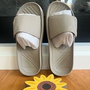 VIONIC Rejuvenate Recovery Sandel 9